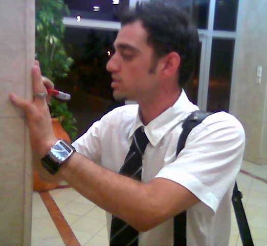 איש המכירות של HOT
